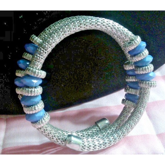 Unbranded Jewelry - Coiled Silver Tone Mesh Metal Bracelet w/ Blue Lucite Disks Interspaced w/ Metal